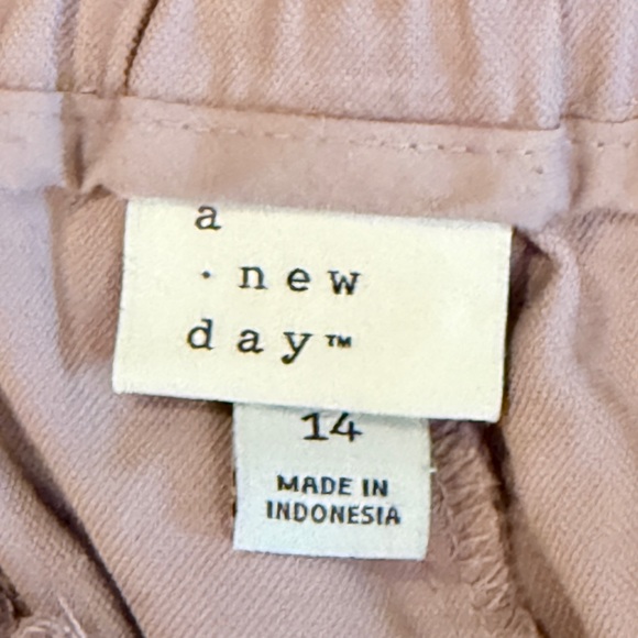 A New Day linen cuffed capri button pants size 14 blush color - Picture 4 of 4